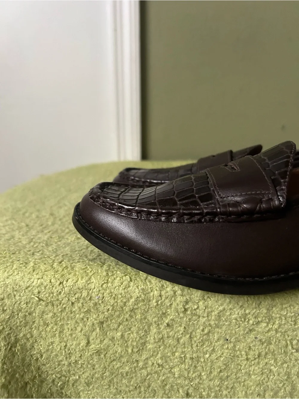 NWOT VIONIC Waverly Women’s Dark Brown Croc-Embossed Penny Loafers  Sz 8